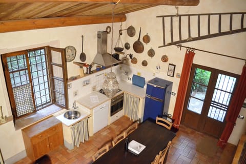 Condo, Hill View | Private kitchen | Full-size fridge, microwave, oven, stovetop