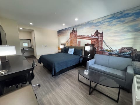Elite Single Room | Premium bedding, desk, laptop workspace, free WiFi