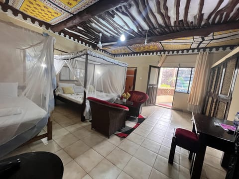 House | 5 bedrooms, WiFi (free), bed sheets