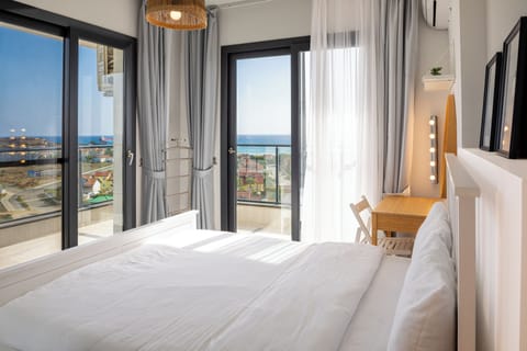 Family Suite | Desk, laptop workspace, WiFi (free)