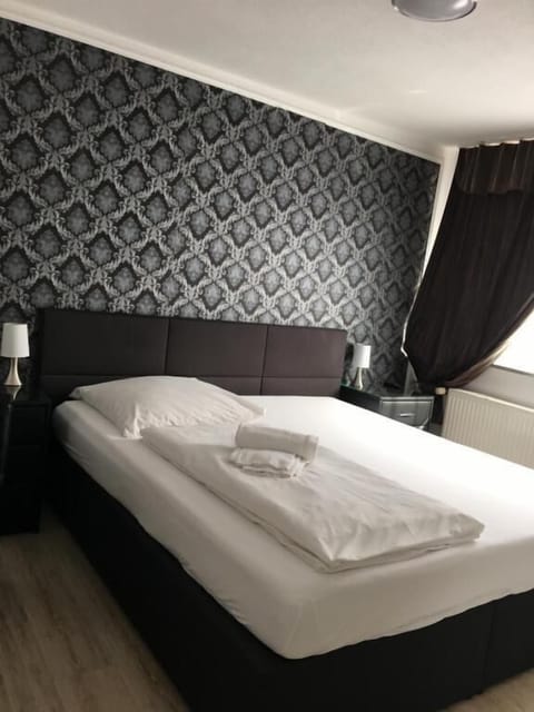 Double Room | Soundproofing, free WiFi, bed sheets