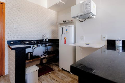 Basic Apartment | Private kitchen | Microwave, cookware/dishes/utensils