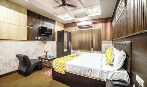Deluxe Double Room, Park View | Desk, blackout drapes, iron/ironing board, free WiFi