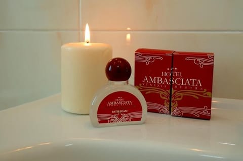 Deluxe Single Room | Bathroom | Shower, free toiletries, hair dryer, towels