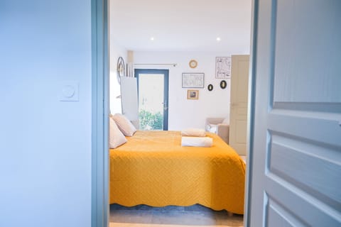 Deluxe Double Room, Garden View | Blackout drapes, iron/ironing board, free WiFi