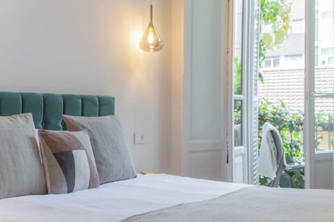 Apartment (2 Bedrooms) | 2 bedrooms, laptop workspace, iron/ironing board, bed sheets