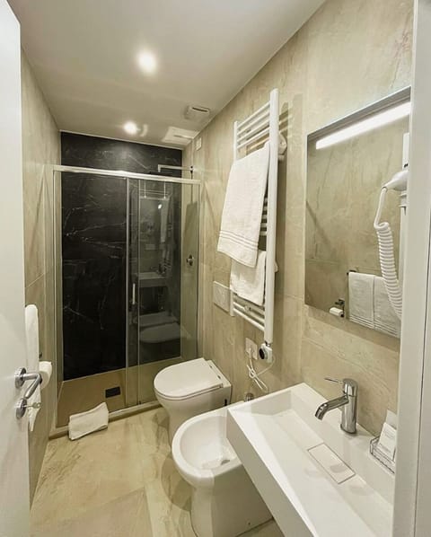 Superior Double or Twin Room | Bathroom | Hair dryer, towels, soap, shampoo