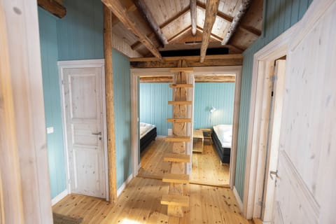 Superior Cabin, 3 Bedrooms, Harbor View, Oceanfront | Free WiFi