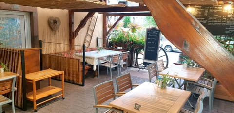 Breakfast, lunch and dinner served