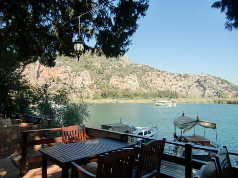 Breakfast, lunch, dinner served; alfresco dining
