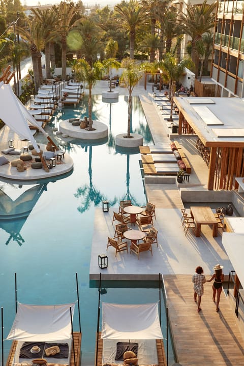 Seasonal outdoor pool, pool umbrellas, sun loungers