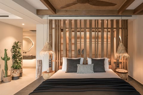 Jungle Suite (Jacuzzi) | Desk, blackout drapes, free WiFi, bed sheets