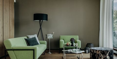 Deluxe Suite, 1 Bedroom | Premium bedding, minibar, in-room safe, desk