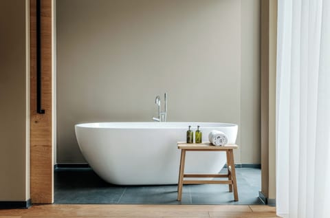 Deluxe Double Room | Premium bedding, minibar, in-room safe, desk