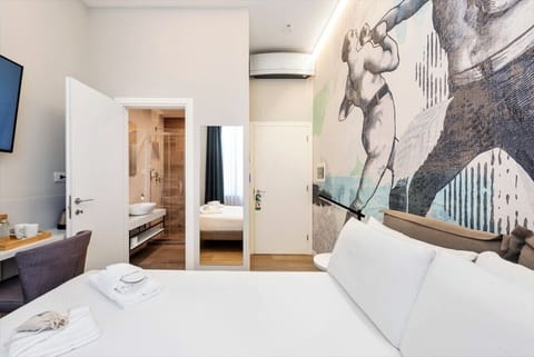 101 - Economy double Room | Minibar, in-room safe, desk, iron/ironing board