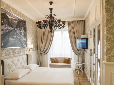 Deluxe Double Room, 1 Double Bed | Egyptian cotton sheets, premium bedding, minibar, in-room safe