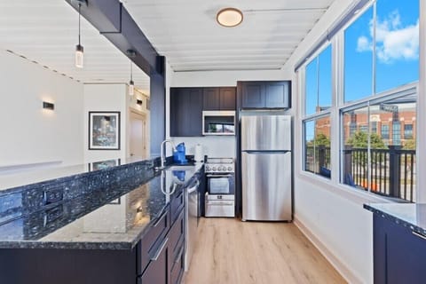 Cabin, Private Bathroom, City View (711 Stadium Container CH) | Private kitchen