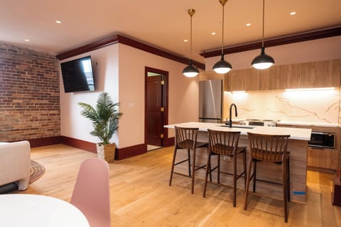 Suite, 4 Bedrooms, Non Smoking, Kitchen | Living area