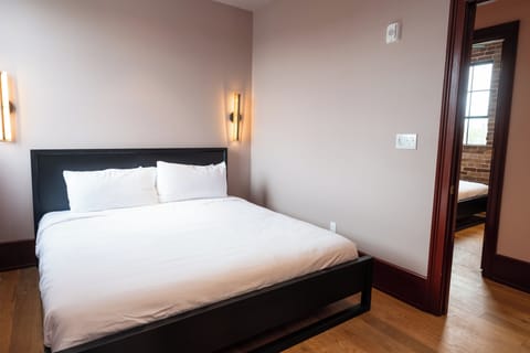 Suite, 4 Bedrooms, Non Smoking, Kitchen | 4 bedrooms, blackout drapes, free WiFi