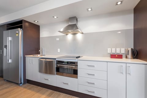 Apartment, 2 Bedrooms, Balcony, Beach View | Private kitchen