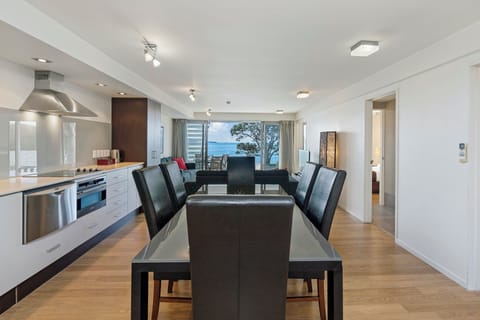 Apartment, 2 Bedrooms, Balcony, Beach View | In-room dining