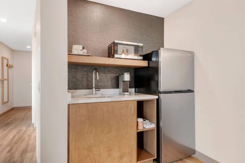 Elite Suite, 1 King Bed with Sofa bed, Non Smoking | Premium bedding, memory foam beds, individually decorated