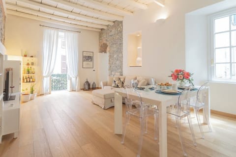 Apartment (2 Bedrooms) | Living area | 32-inch TV with cable channels