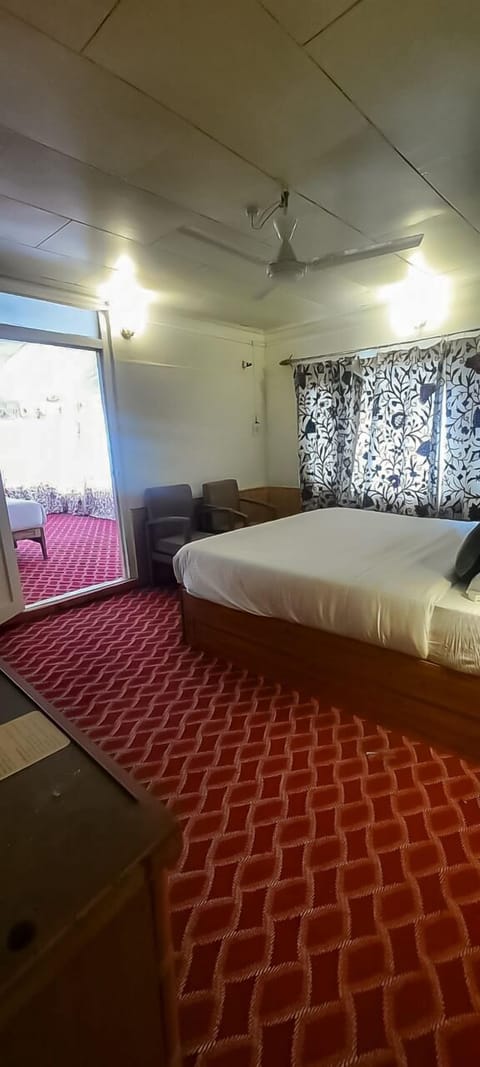 Family Double Room Single Use | In-room dining