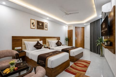 Executive Twin Room | Desk, laptop workspace, soundproofing, WiFi (free)
