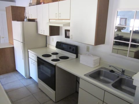 Oven, toaster oven, paper towels