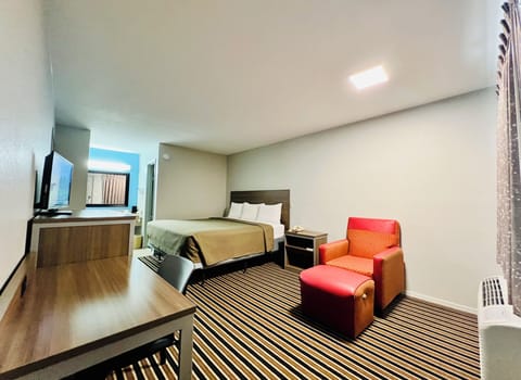 Standard Room, 1 King Bed, Non Smoking | Desk, free WiFi, bed sheets