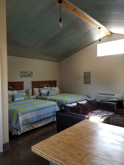 Family Cottage, 2 Queen Beds