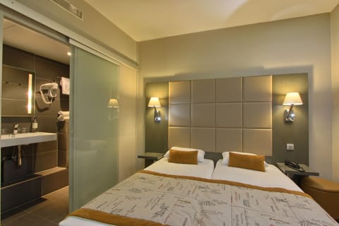 Premium bedding, in-room safe, individually decorated