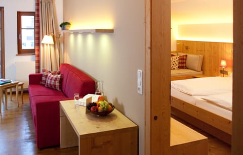 Apartment, 2 Bedrooms, Kitchen, Mountain View | Living area | Flat-screen TV