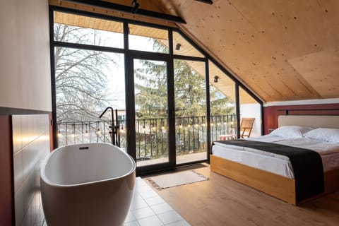 Deluxe Double Room, Garden View | Soundproofing, iron/ironing board, free WiFi