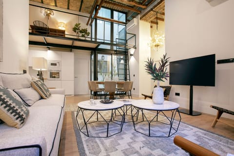 Apartment (4 Bedrooms) | Living area