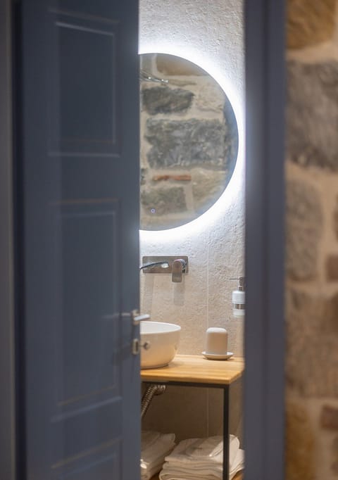 Comfort Double Room, 1 Queen Bed, Non Smoking, City View | Soundproofing, free WiFi