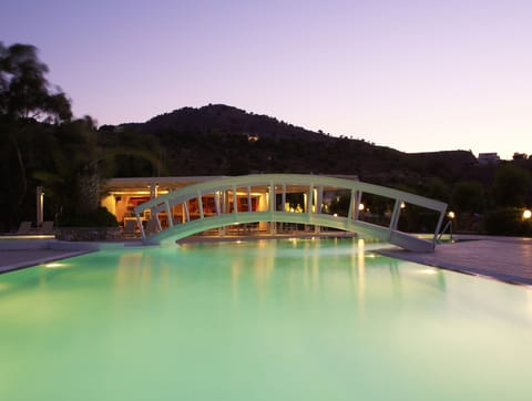 2 outdoor pools, pool umbrellas, sun loungers