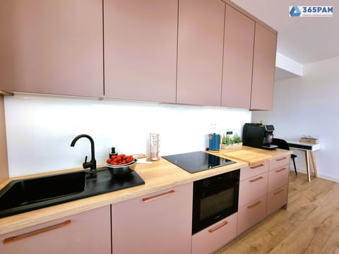 Comfort Apartment, Garden View | Private kitchen | Fridge, stovetop, coffee/tea maker, electric kettle