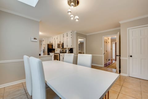 House (5 Bedrooms) | Interior