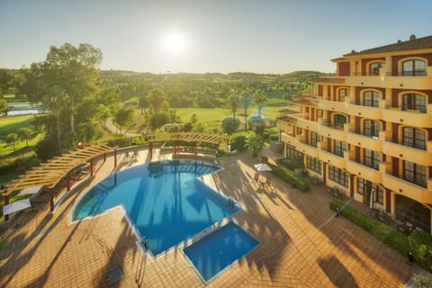 Seasonal outdoor pool, pool umbrellas, sun loungers