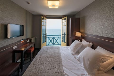 Standard Double or Twin Room, Ocean View | In-room safe, desk, free cribs/infant beds, free WiFi