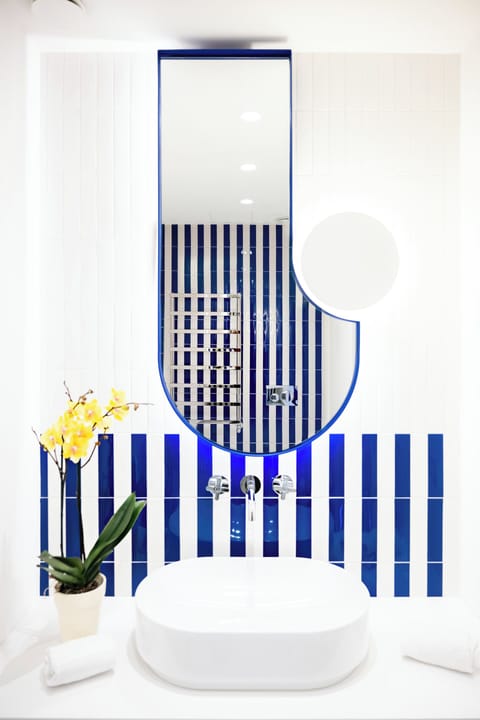 Junior Suite, Balcony, City View | Bathroom | Bathrobes, slippers