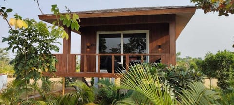 Luxury Suite, Patio, Hill View | Laptop workspace, blackout drapes, WiFi (free)