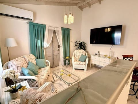 House, 3 Bedrooms, Patio | Living room