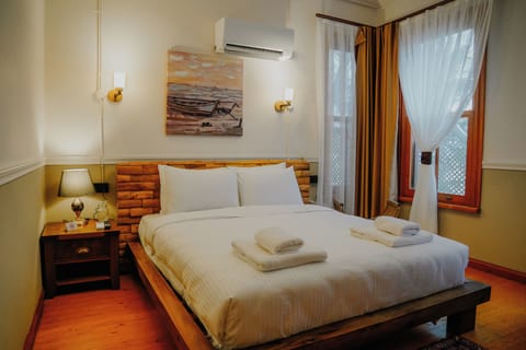 Deluxe Double Room | Select Comfort beds, laptop workspace, WiFi (free), bed sheets