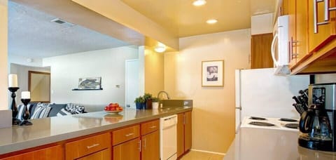 Room 2 2Bdr Ave | Private kitchen