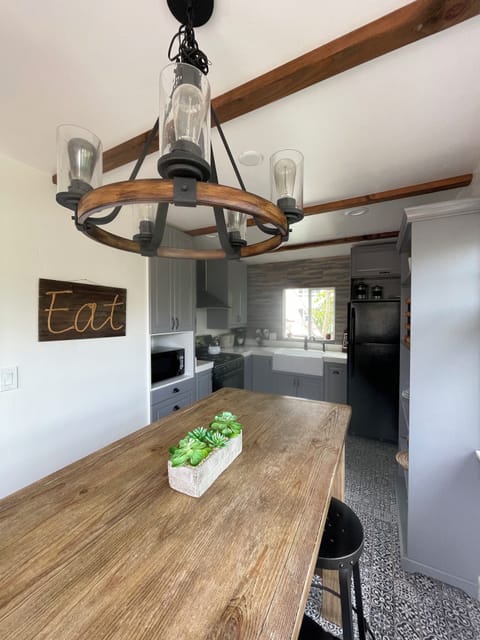 Cottage, 2 Bedrooms, 2 Bathrooms, 2 Queens, Kitchen, Fireplace, 2nd Floor, (Sea Biscuit) | Private kitchen | Fridge, microwave, oven, stovetop