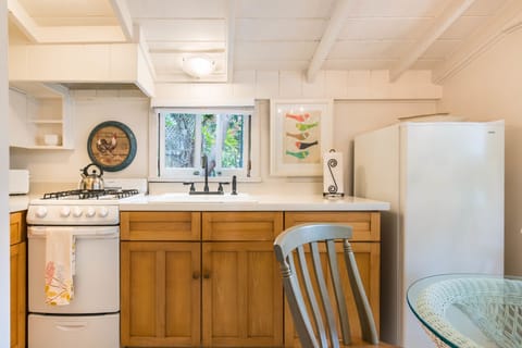 Studio Suite, 1 Queen Bed, Kitchen (Sea Gate) | Private kitchen | Fridge, microwave, oven, stovetop