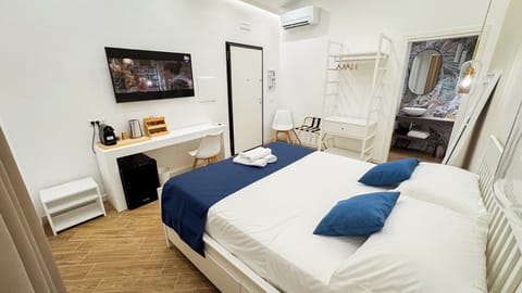 Classic Townhome | 1 bedroom, desk, free WiFi